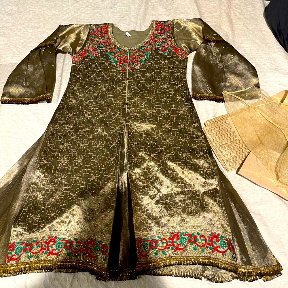 New girls 10/12 3 pc pakistani